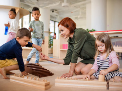 La méthode Montessori, la découverte des ateliers