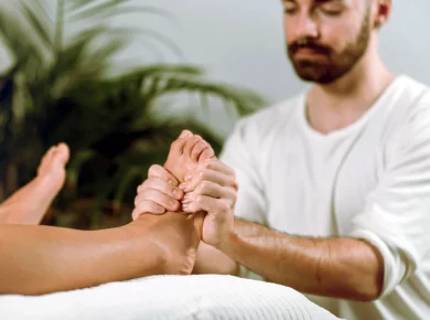 Les mamans : pourquoi les massages des pieds sont indispensables ?