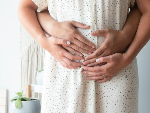 découvrez tout ce que vous devez savoir sur la grossesse : symptômes, suivi médical, préparation à l'accouchement et conseils pour une grossesse saine et épanouie.