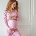 découvrez tout sur le pyjama de maternité, un vêtement indispensable après l'accouchement pour votre confort et votre bien-être.